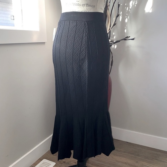 FRANK Lyman Black Tulip Skirt Textured Material Form Fitting Stretchy / S / BNWT - Picture 2 of 6